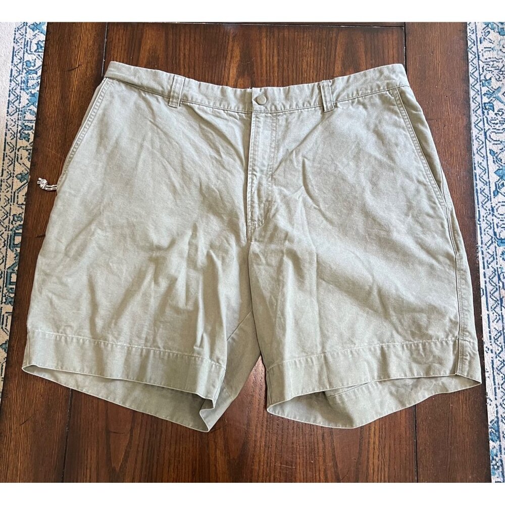 Columbia Light Green Flat Front Men's Shorts Size 38 7.5" Inseam Cargo Pocket